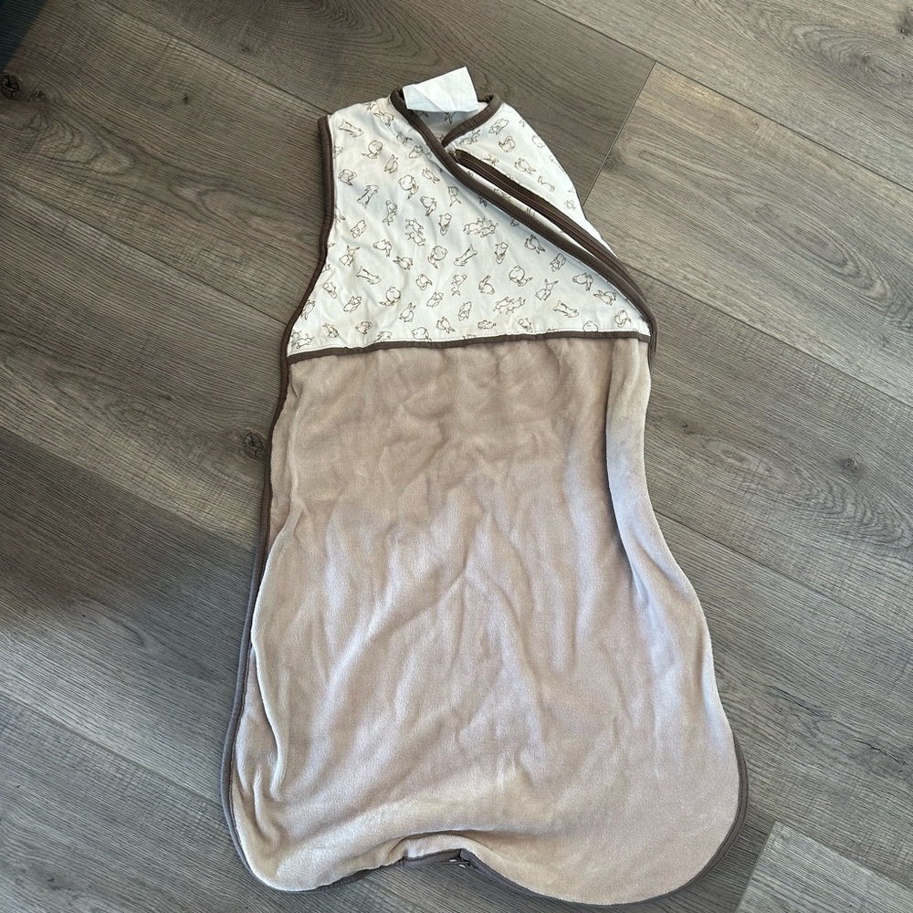 4/20$ Bunny print tan & white TOG 1 sleep sack size 0-6 months